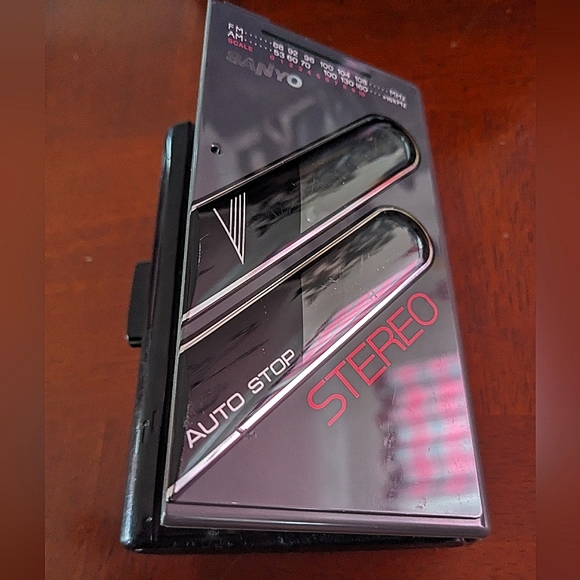 Vintage Sanyo MGR62 Portable Cassette Tape Player | Great Condition - Picture 2 of 7